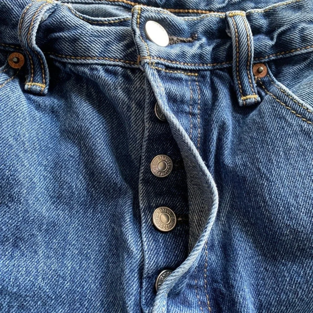 Levis 501 Jeans 32x32 Actual 32 x 30 Blue Denim Straight Leg Button Fly Orginal - Picture 2 of 9